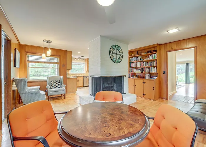Holiday home 6 Mi To Dtwn: Waterfront In Tulsa! *