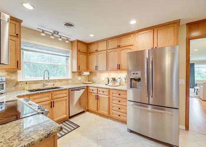6 Mi To Dtwn: Waterfront In Tulsa! Holiday home Tulsa