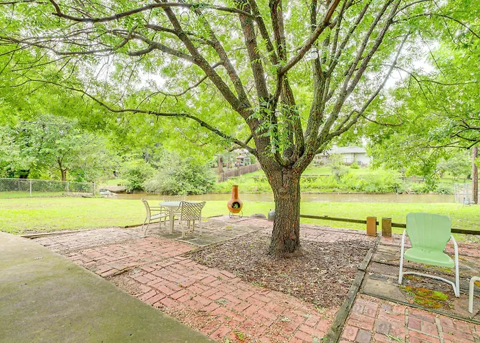Holiday home 6 Mi To Dtwn: Waterfront In Tulsa!