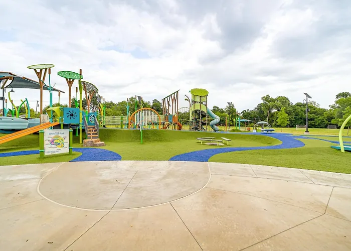 Holiday home 6 Mi To Dtwn: Waterfront In Tulsa! Tulsa