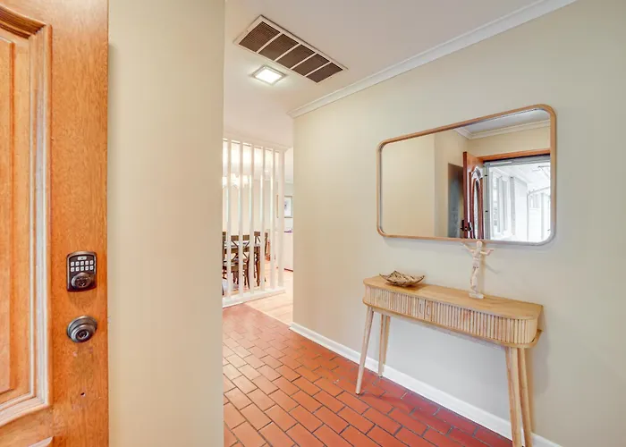 6 Mi To Dtwn: Waterfront In Tulsa! Holiday home Tulsa