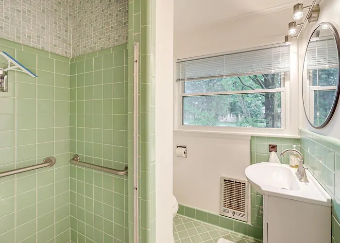 6 Mi To Dtwn: Waterfront In Tulsa! Holiday home *